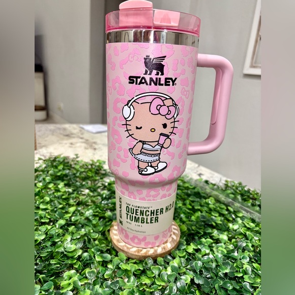 Stanley Pink Hello Kitty Flowstate Tumbler 40 oz - Picture 3 of 5